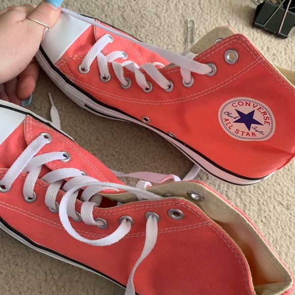 Converse Shoes - Pink high top converse